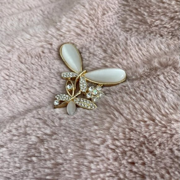 Vintage Crystal Butterfly Pin/Broach 🦋 - Picture 1 of 4